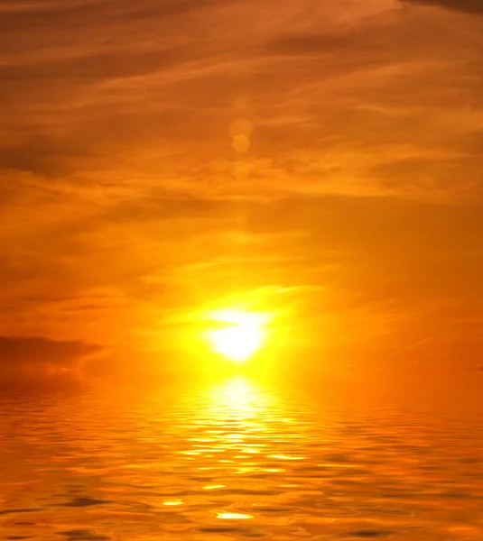 Pôr-do-sol laranja no mar — Fotografia de Stock