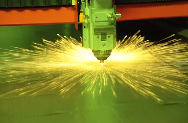Taglio laser del metallo — Foto Stock