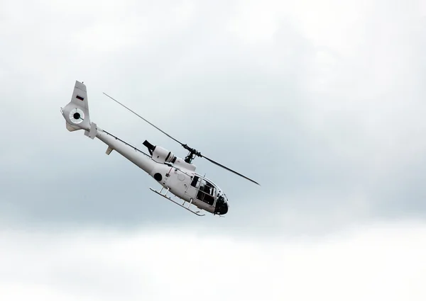 Bílý vrtulník — Stock fotografie