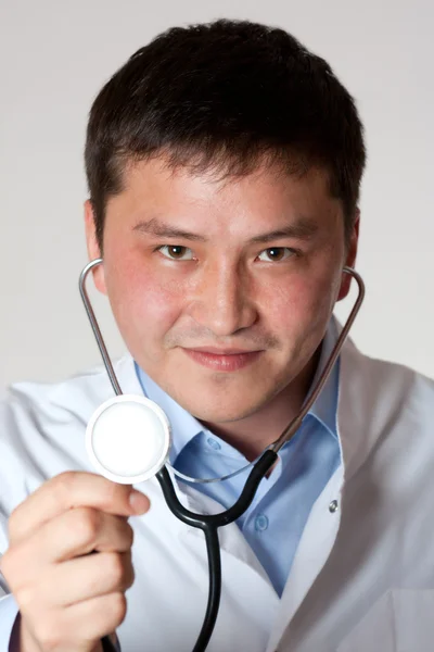 Médico con estetoscopio —  Fotos de Stock