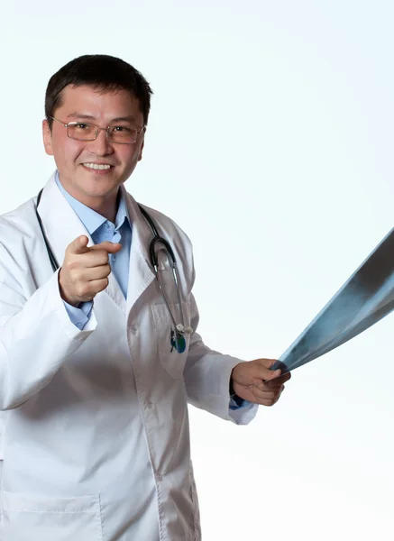 Doctor con fotografía de rayos X aconseja —  Fotos de Stock