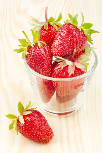 유리에 딸기 — 스톡 사진