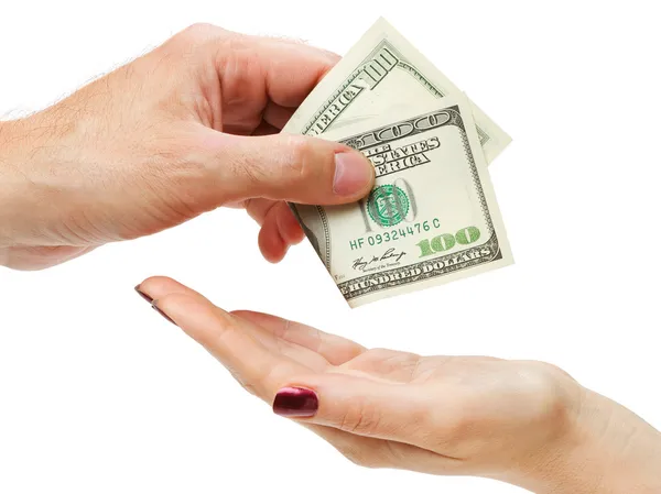 Mano del hombre dando cien dólares a la mano de las mujeres — Foto de Stock