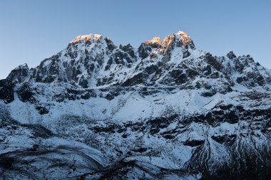 Sunrise yakınındaki gokyo Himalayalar