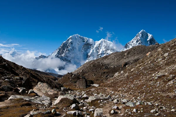Cime e rocce montane: paesaggio himalayano — Foto Stock