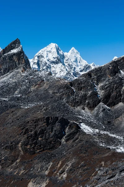 Pohoří scéna z renjo pass v Himalájích — Stock fotografie