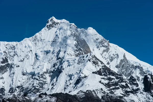 Insnöade toppar i Himalaya — Stockfoto