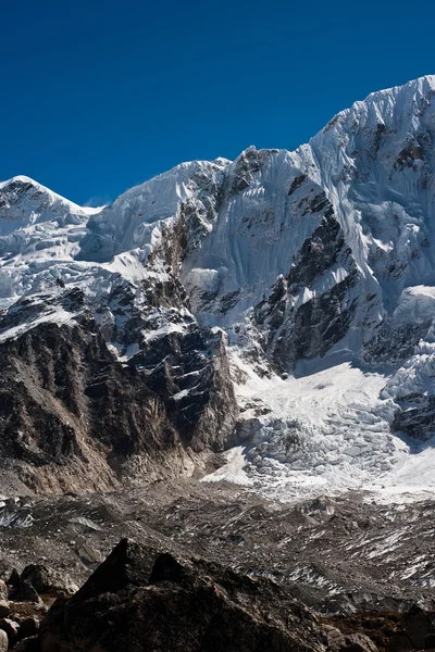 Chaîne de montagnes près de Gorak Shep en Himalaya — Photo