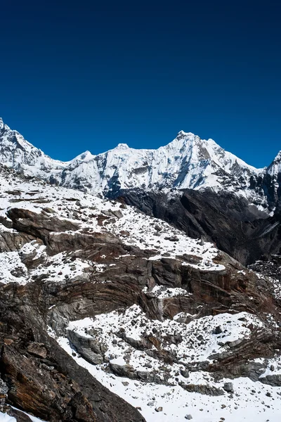 Вид на горы с перевала Рендзё в Гималаях — стоковое фото