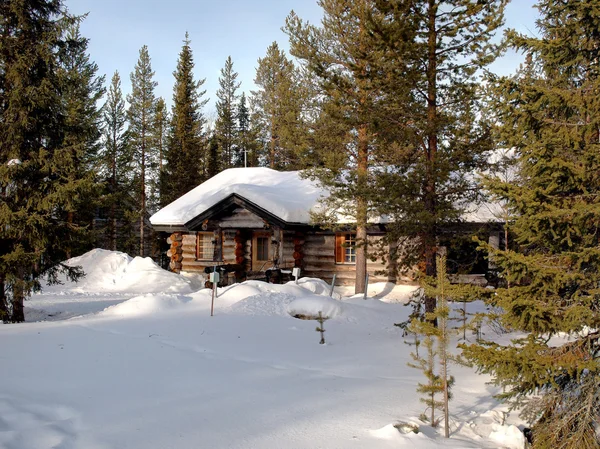 Lapland içinde romantik dağ evi — Stok fotoğraf