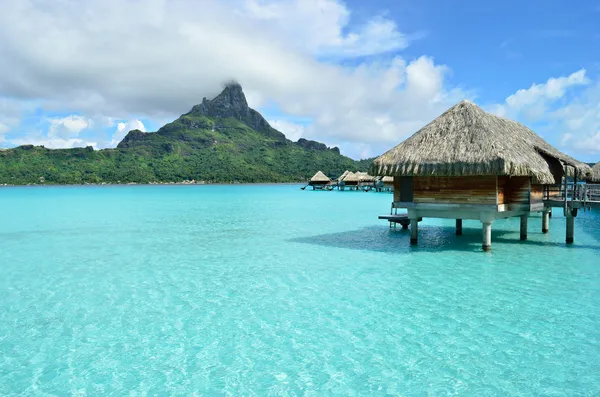 Luxury overwater vacation resort on Bora Bora — Stock Photo, Image