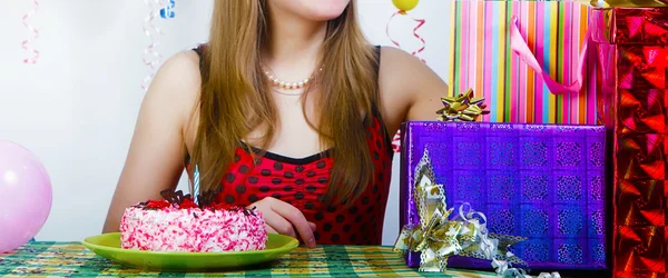 Birthday. Girl with cake and gifts — Stock Photo, Image
