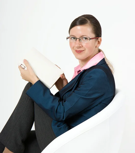 Chica en gafas con un libro — Foto de Stock