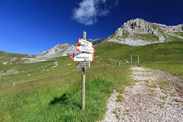 Hike in Dolomites — Stock Photo, Image