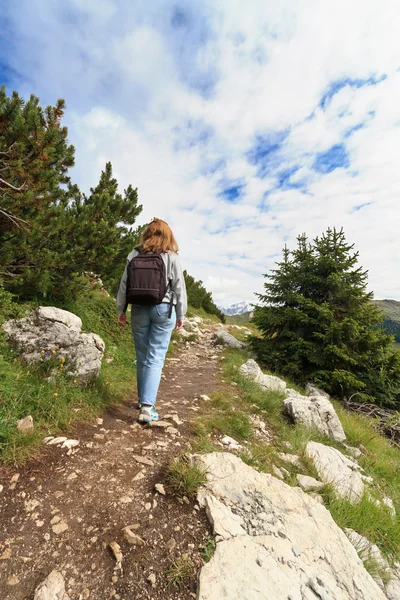 Wanderer auf dem Berg Castellazzo — Stockfoto