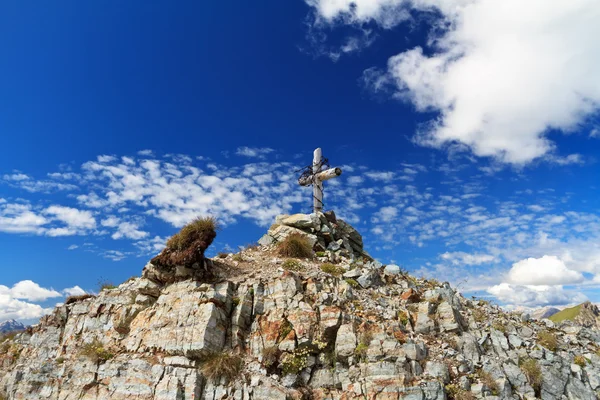Krzyż na szczyt — Zdjęcie stockowe