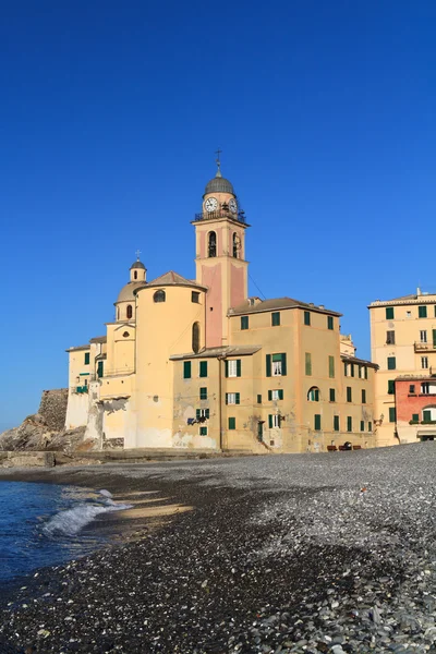 Camogli, моря і церква — стокове фото