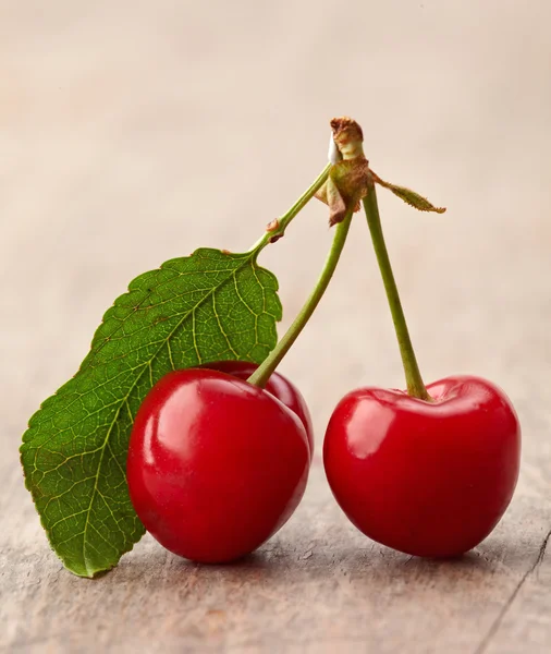 Fresh red cherries — Stock Photo, Image