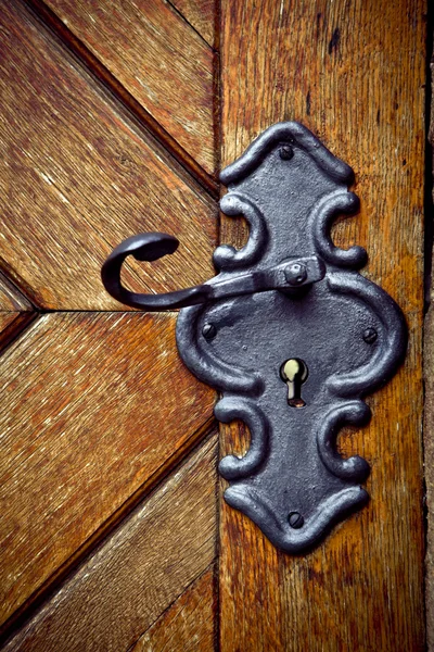 Retro keyhole in old wooden door — Stock Photo, Image