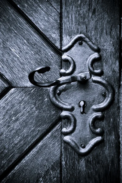 Retro keyhole in old wooden door — Stock Photo, Image