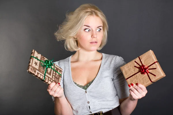 A lovely woman holding two gift boxes — Stock Photo, Image