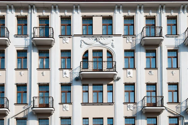 De façade van appartement gebouw — Stockfoto
