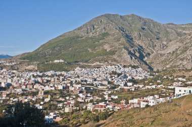 Fas Chefchaouen mavi şehir genel bakışta