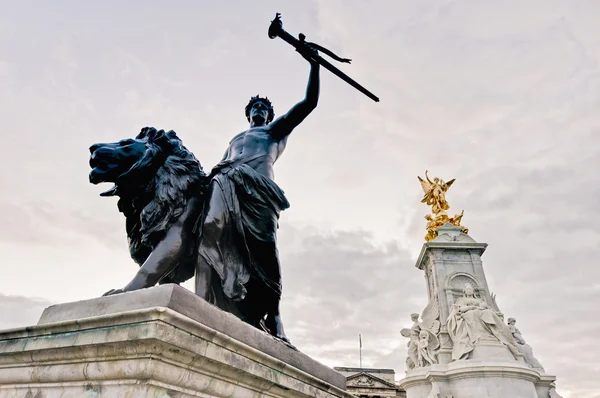 Mémorial de la Reine Victoria à Londres, Angleterre — Photo