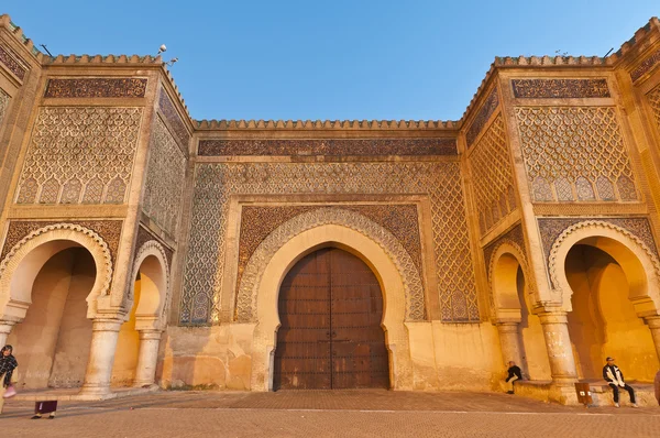 Дверь Баб-Джама-эн-Нуар в Мекнесе, Моррехо — стоковое фото