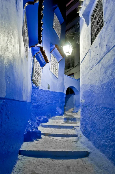 Notte sulle strade della città di Chefchaouen, Marocco — Foto Stock