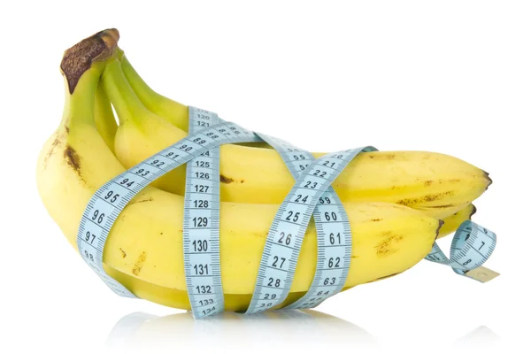 Банани, обгорнуті вимірювальною стрічкою — стокове фото
