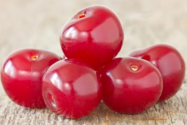 Cherries on the wood — Stock Photo, Image