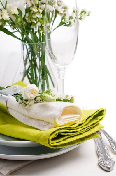 Festive table setting in green — Stock Photo, Image