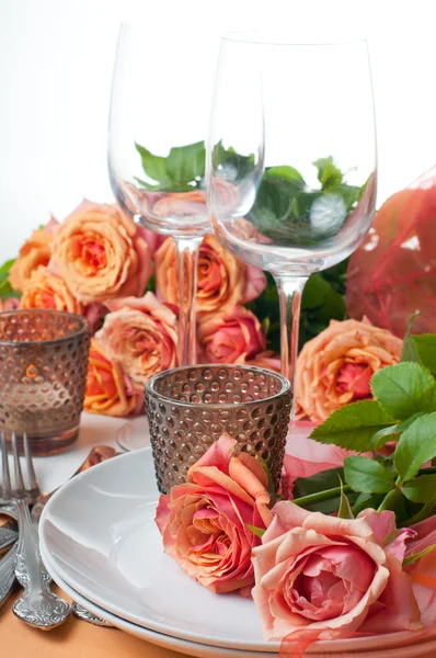 Slavnostní stůl s růží — Stock fotografie