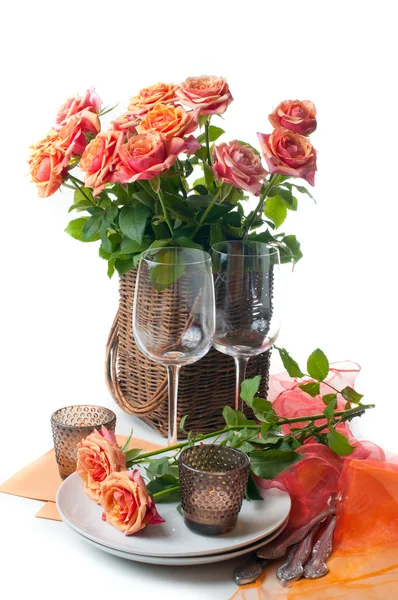 Mesa festiva con rosas — Foto de Stock