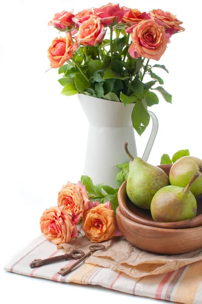 Arrangement with roses and pears — Stock Photo, Image
