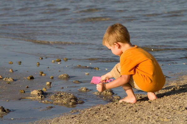 Boy Playing At Beach — Stock Photo, Image