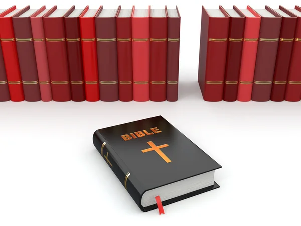Santa Biblia sobre el fondo de otros libros . — Foto de Stock