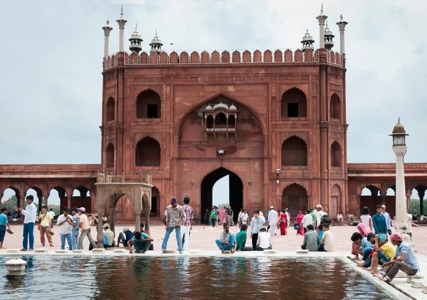 Πλύσιμο στο jama masjid, μεγαλύτερο Τζαμί της Ινδίας — Φωτογραφία Αρχείου