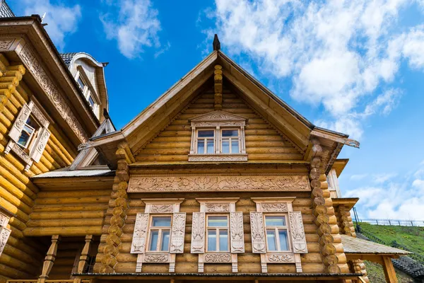 Casa de madera de tronco — Foto de Stock