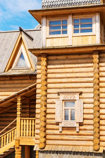 Blockhaus aus Holz — Stockfoto