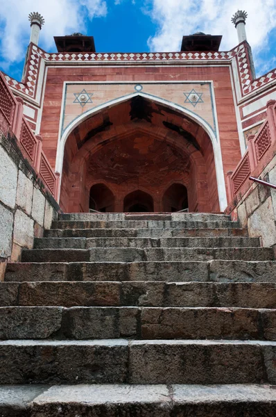 Humayun's tomb boog met trap, delhi, india. — Stockfoto