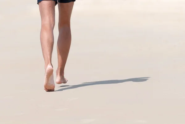 Löpning på stranden — Stockfoto