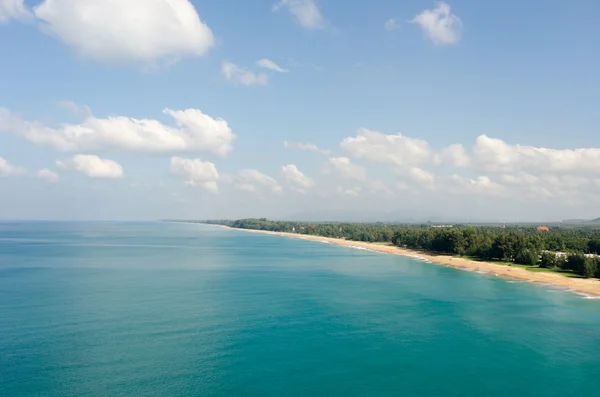 Widok na tropikalne wybrzeże piaszczyste — Zdjęcie stockowe