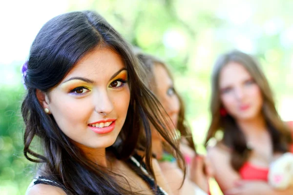 Pretty young caucasian woman with friends — Stock Photo, Image
