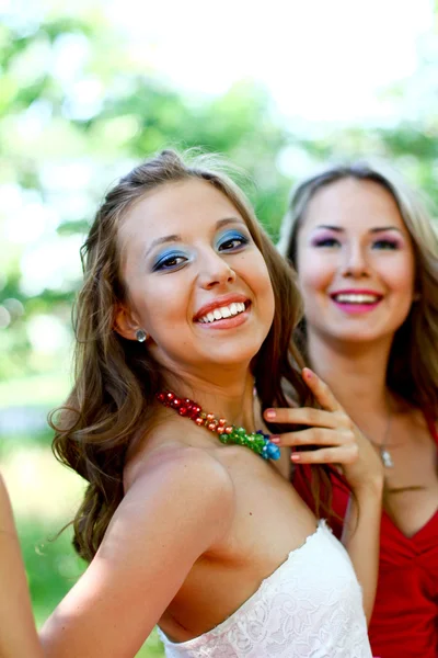 Smiling young caucasian woman with friends — Stock Photo, Image