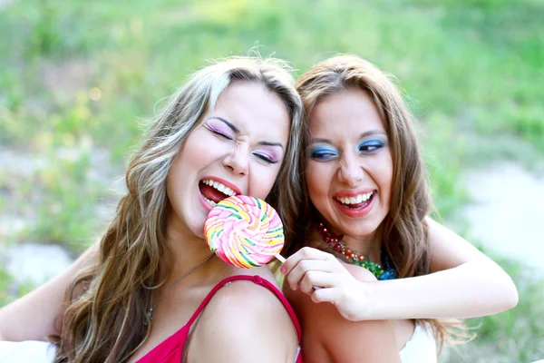 Two pretty caucasian girls with lollipop — Stock Photo, Image