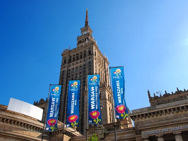 Fanzone och palace av kultur i Warszawa, Polen — Stockfoto
