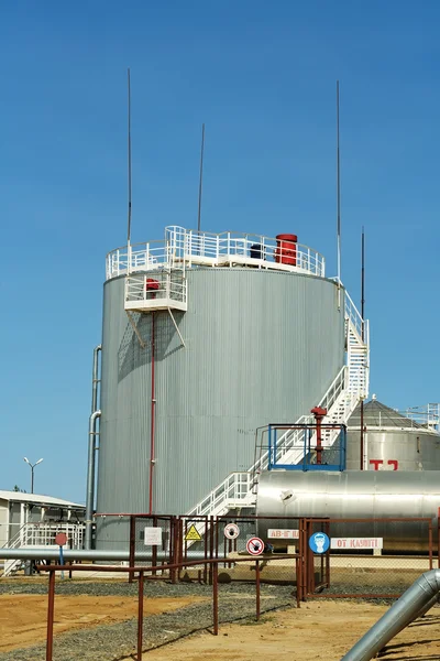 Vertikales Stahlreservoir — Stockfoto
