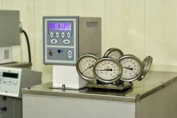 Laboratório de termostatos . — Fotografia de Stock